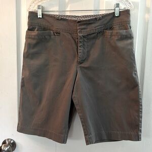 Excellent! Woman’s size 10 medium Lee Natural Fit “Just Below The Waist”